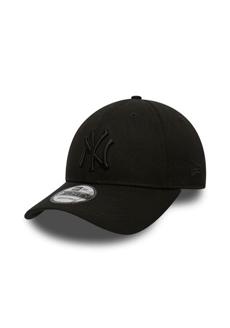 New Era 9FORTY NY Yankees Essential Cap Total Black Unisex NEW ERA | Caps | 80468932-